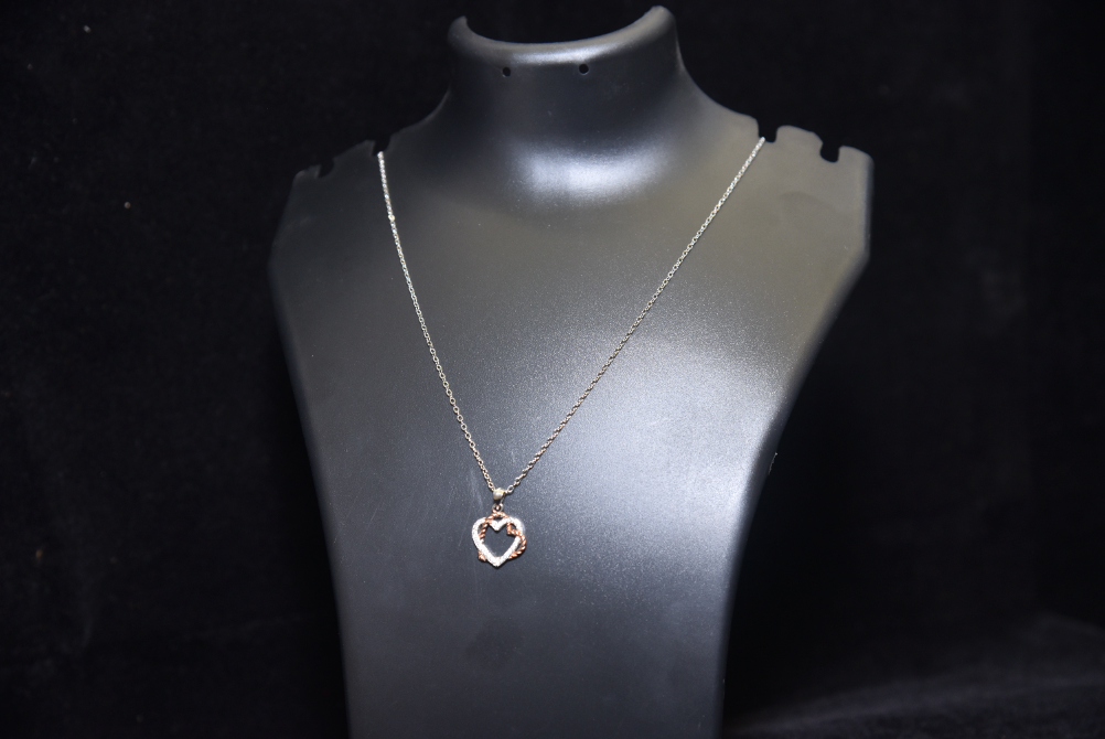 necklace image 2
