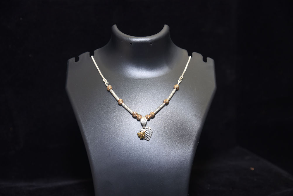 necklace image 3